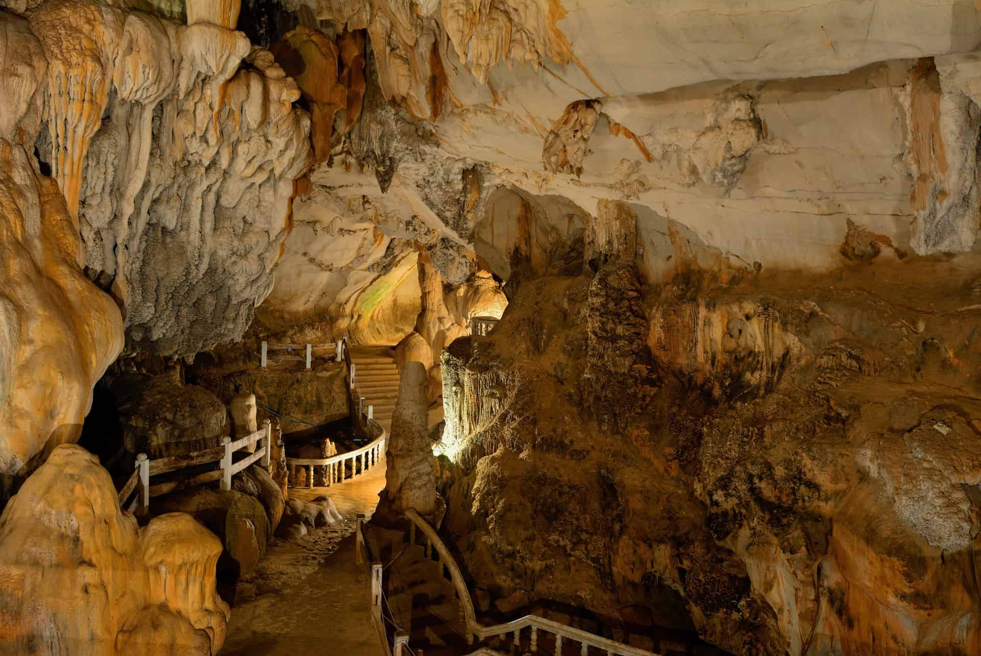 grottes vieng xai