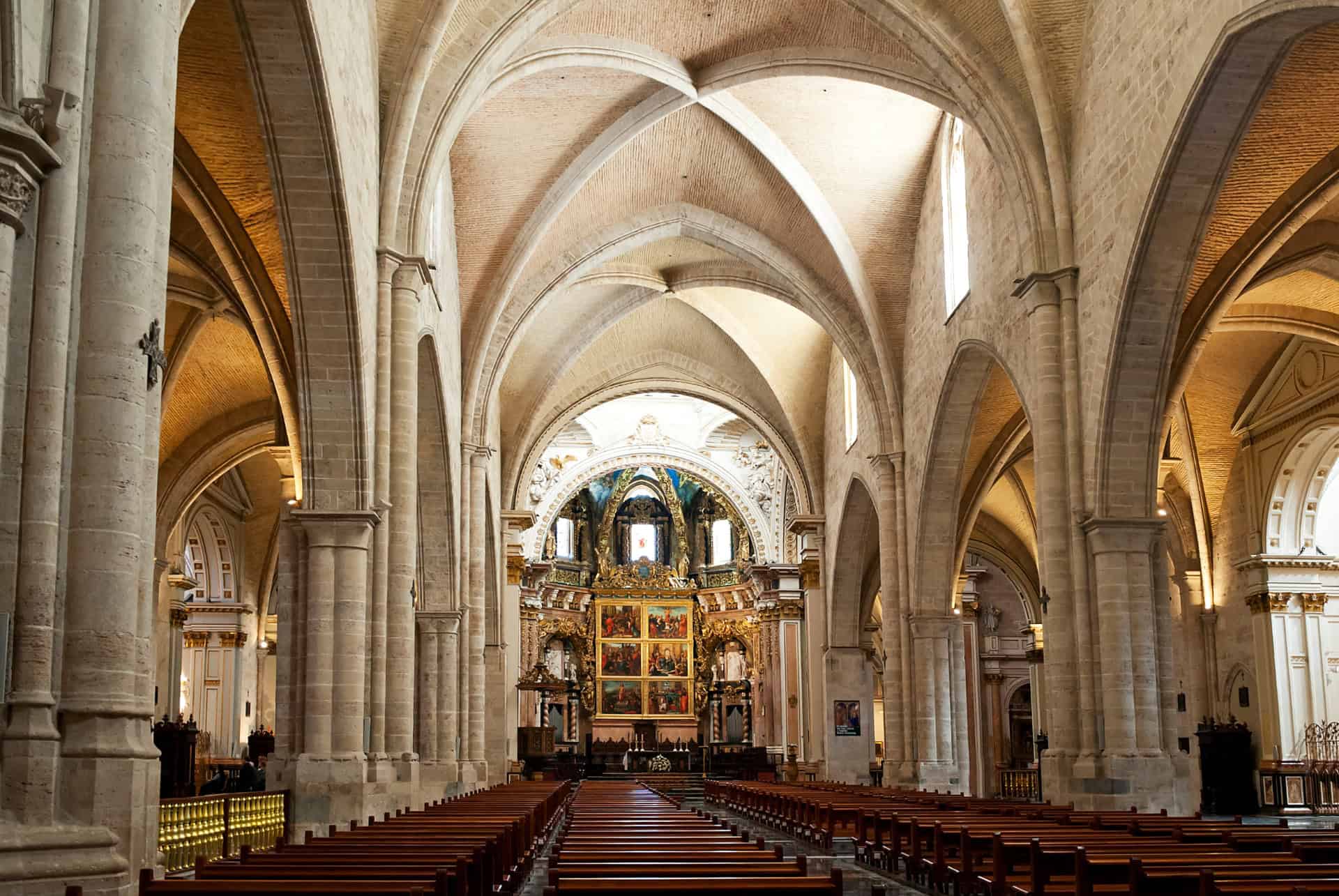 interieur cathedral valence