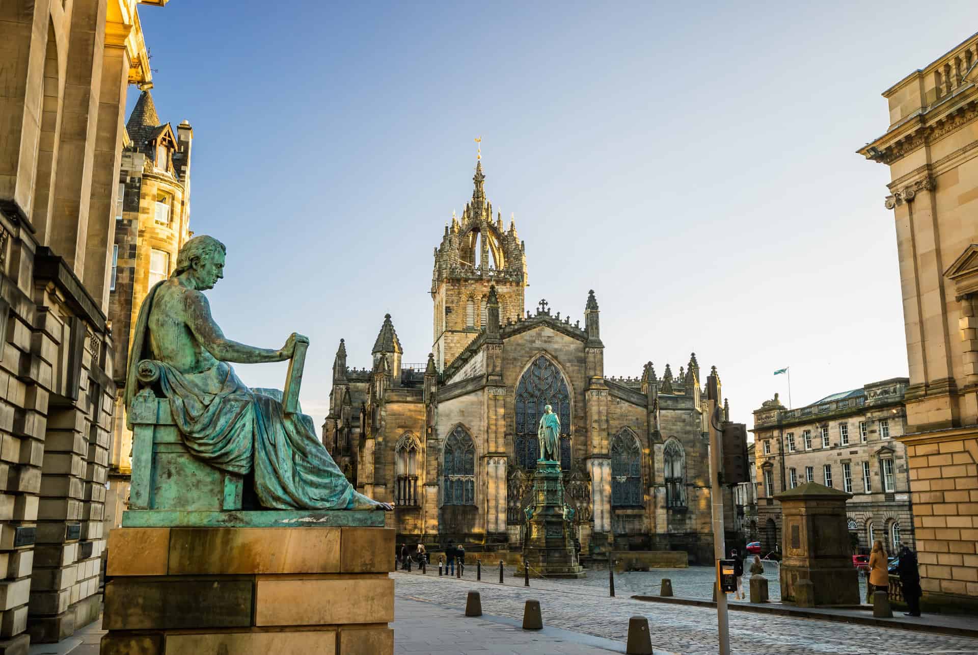 place de la cathedrale sur le royal mile