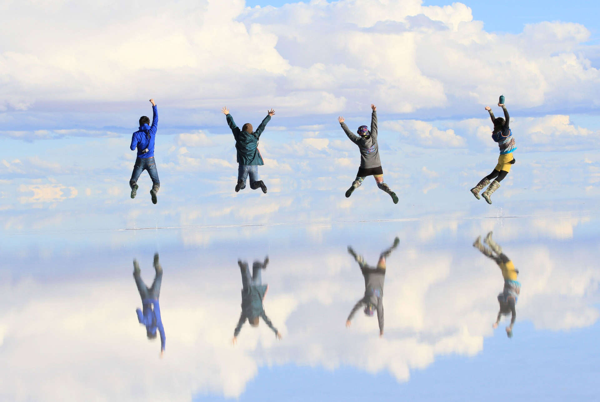 touristes au lac sale de uyuni 