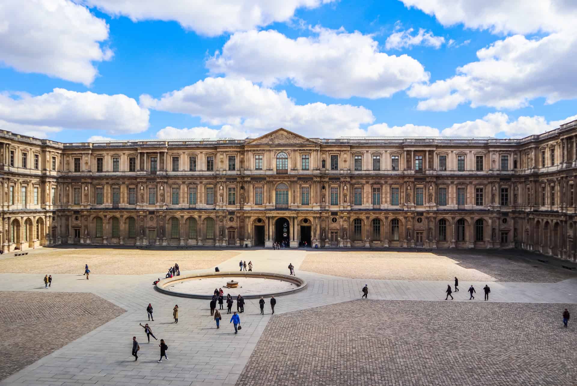 combien de temps pour visiter le louvre