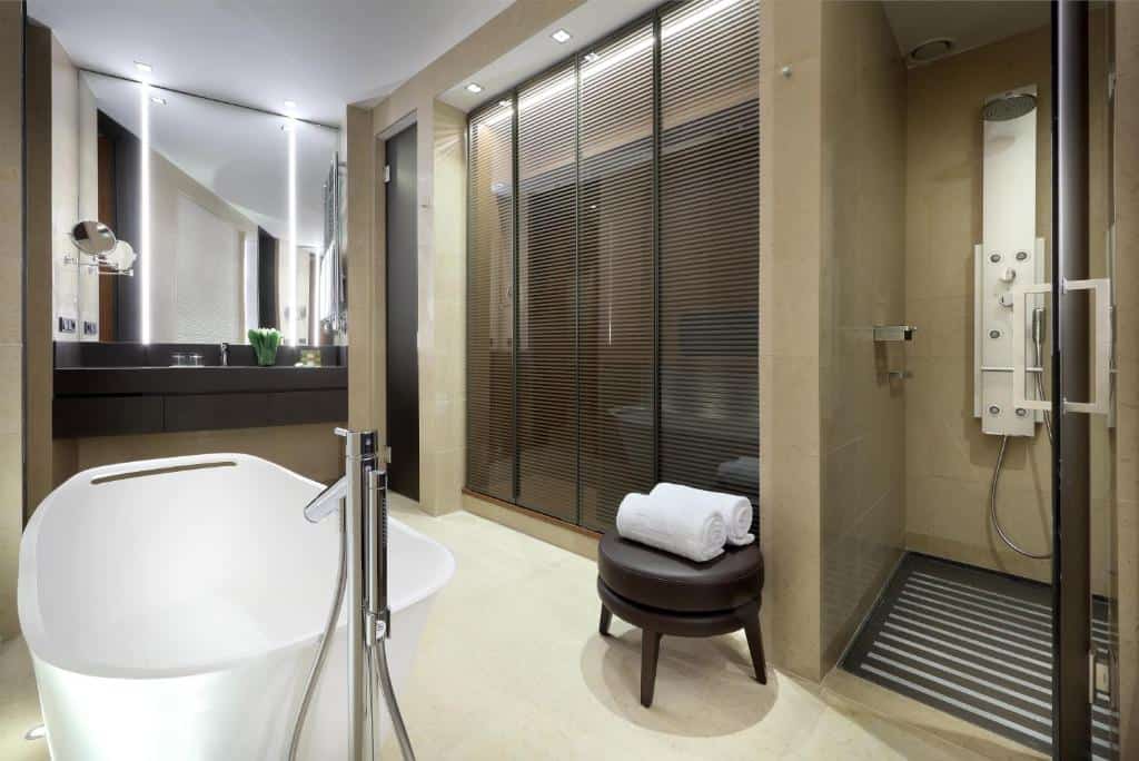 eurostars torre sevilla salle de bain
