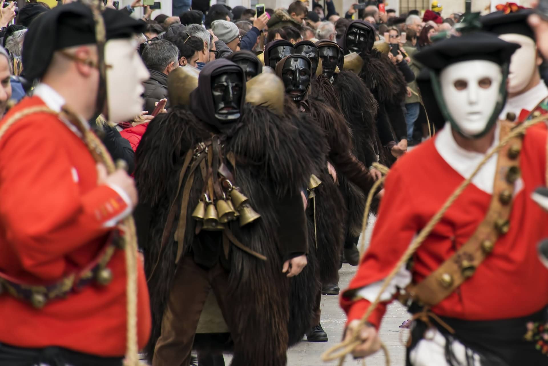 carnaval des mamuthones sardaigne en janvier