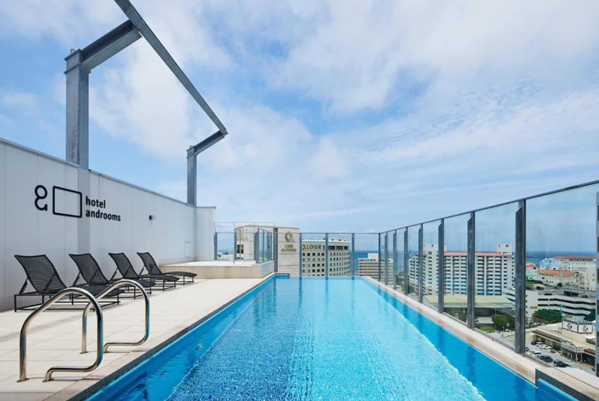 hotel androoms naha port piscine